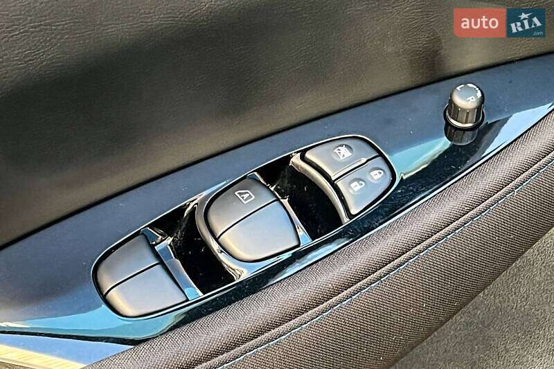 Хэтчбек Nissan Leaf 2021 в Киеве