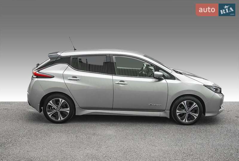 Хетчбек Nissan Leaf 2018 в Києві