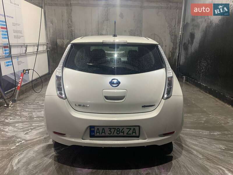 Хэтчбек Nissan Leaf 2013 в Киеве
