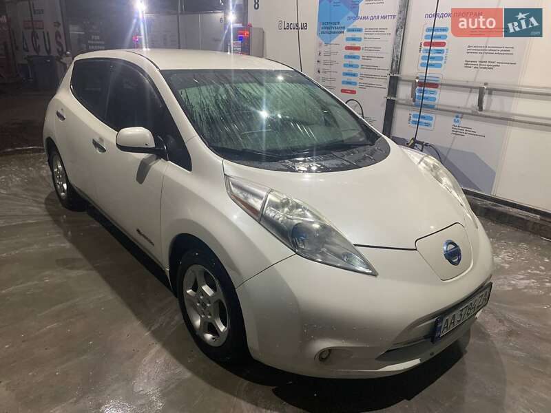 Хэтчбек Nissan Leaf 2013 в Киеве