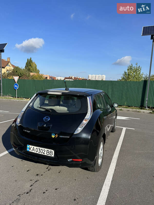 Хэтчбек Nissan Leaf 2011 в Киеве