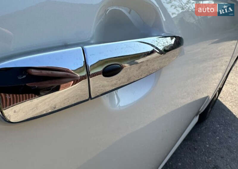 Хэтчбек Nissan Leaf 2019 в Киеве