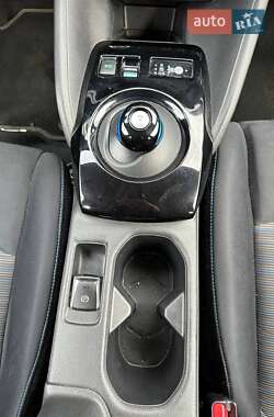 Хэтчбек Nissan Leaf 2018 в 