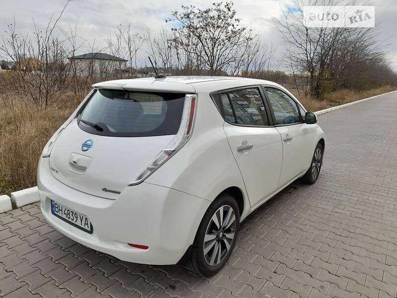 Хэтчбек Nissan Leaf 2016 в Черноморске
