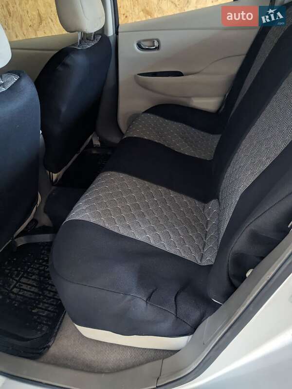 Хэтчбек Nissan Leaf 2011 в Запорожье