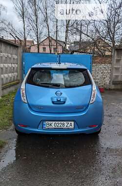 Хэтчбек Nissan Leaf 2011 в Ровно