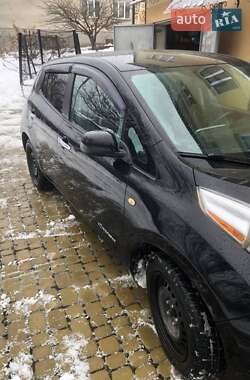 Хэтчбек Nissan Leaf 2013 в 