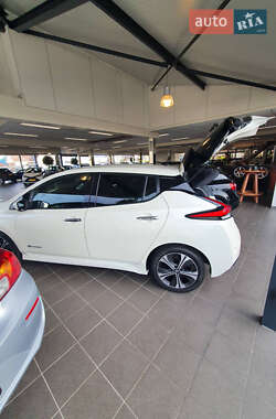 Хэтчбек Nissan Leaf 2018 в 