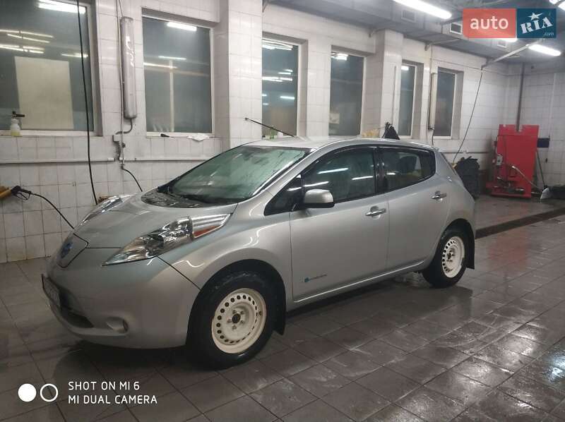 Хэтчбек Nissan Leaf 2014 в Киеве