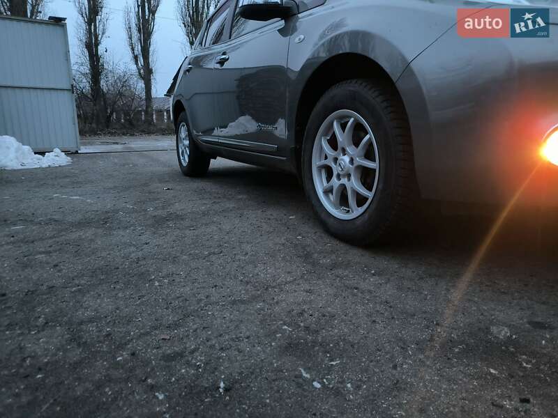 Хэтчбек Nissan Leaf 2014 в Гайвороне