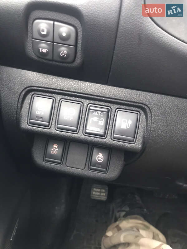 Хэтчбек Nissan Leaf 2014 в Березане