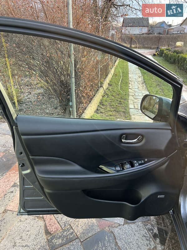 Хэтчбек Nissan Leaf 2013 в Житомире