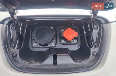 Хэтчбек Nissan Leaf 2012 в 