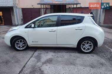 Хэтчбек Nissan Leaf 2012 в 