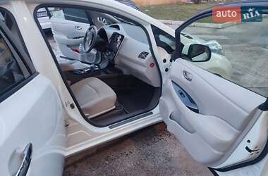 Хэтчбек Nissan Leaf 2012 в 