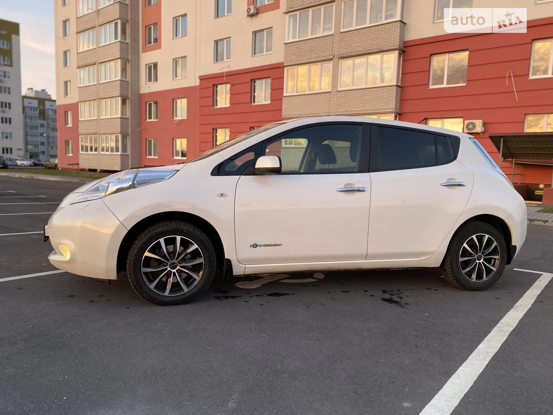 2013 Nissan Leaf - мініатюра 10