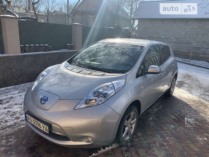 Хетчбек Nissan Leaf 2012 в Іршаві