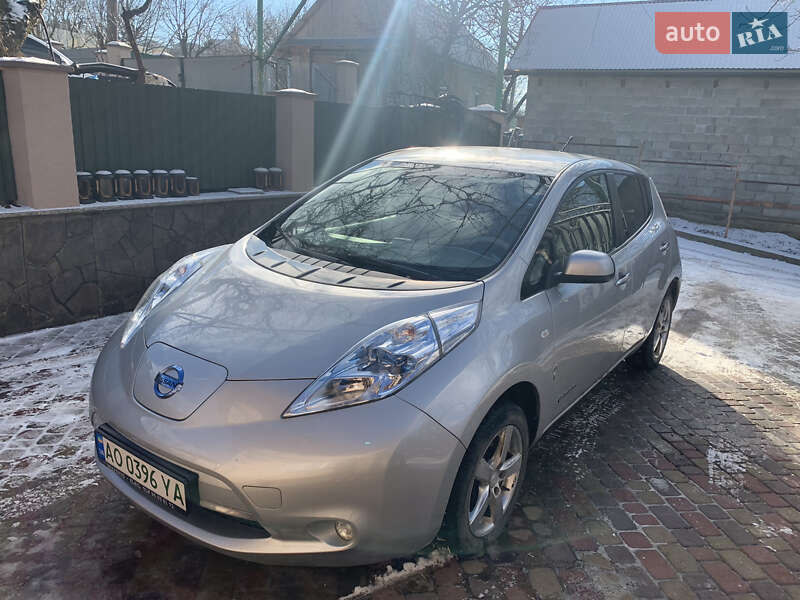 Хетчбек Nissan Leaf 2012 в Іршаві