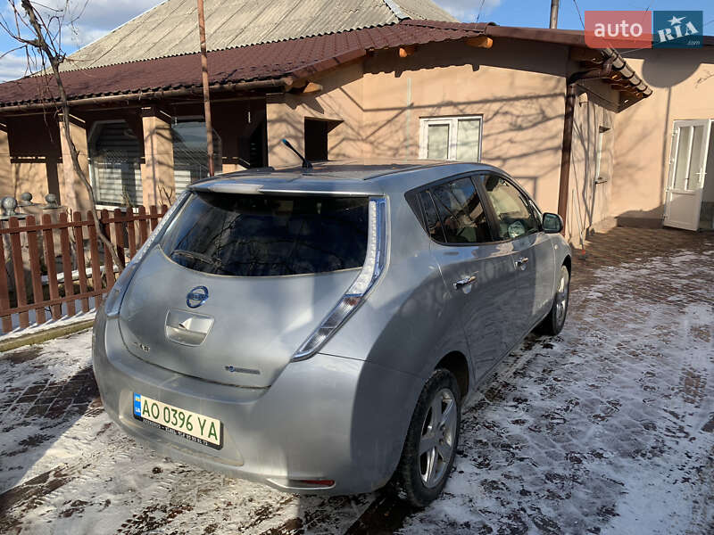 Хетчбек Nissan Leaf 2012 в Іршаві