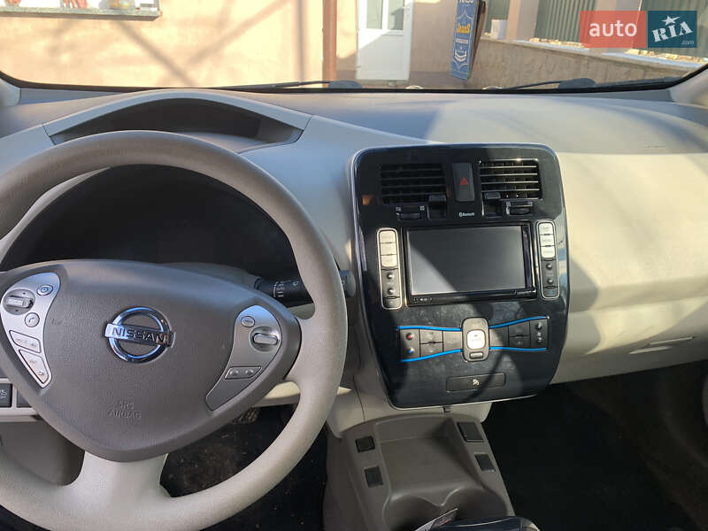 Хетчбек Nissan Leaf 2012 в Іршаві