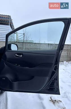 Хэтчбек Nissan Leaf 2014 в 