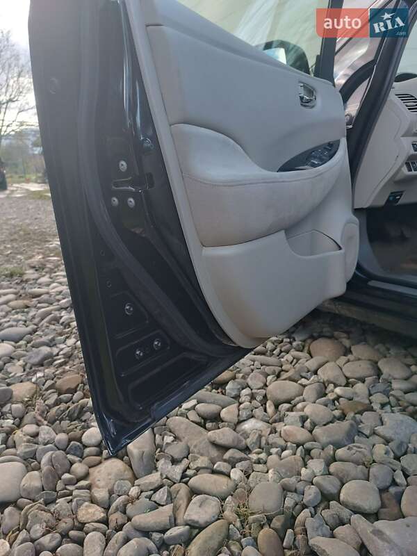 Хетчбек Nissan Leaf 2012 в Ужгороді