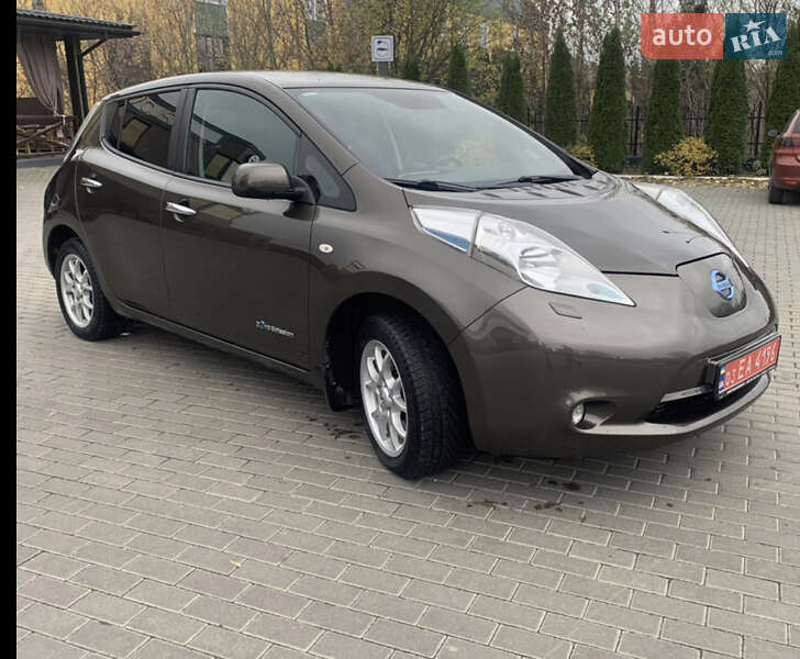 Хетчбек Nissan Leaf 2016 в 