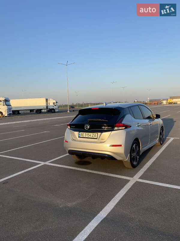 Хетчбек Nissan Leaf 2018 в Дніпрі