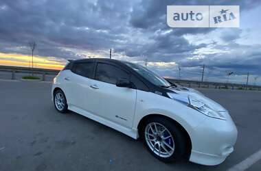 Хетчбек Nissan Leaf 2014 в 