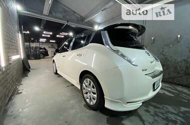 Хетчбек Nissan Leaf 2014 в 