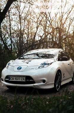 Хетчбек Nissan Leaf 2014 в 