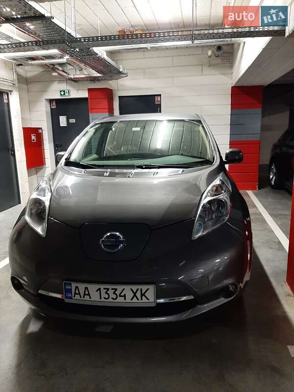 Хэтчбек Nissan Leaf 2016 в Киеве