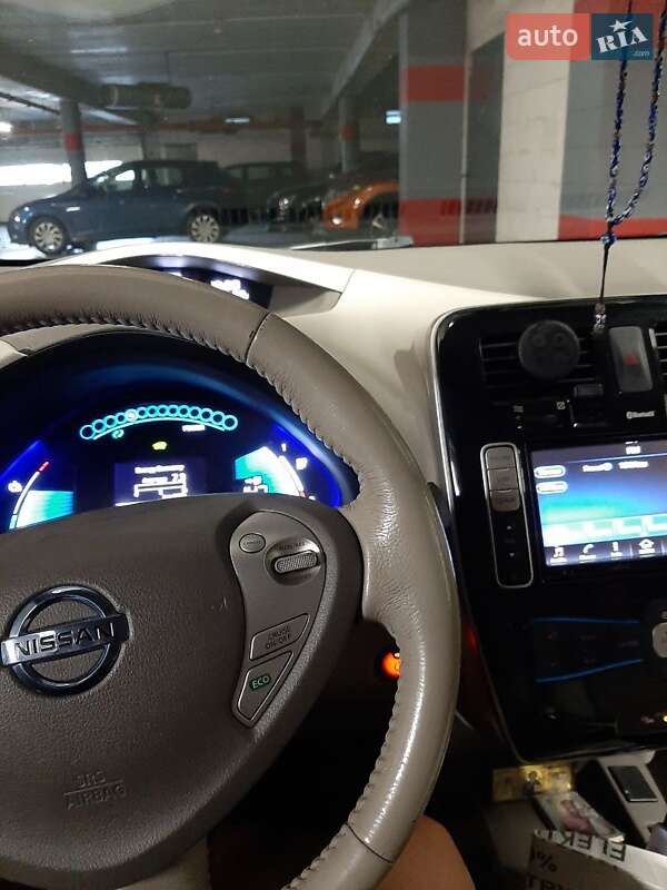 Хэтчбек Nissan Leaf 2016 в Киеве