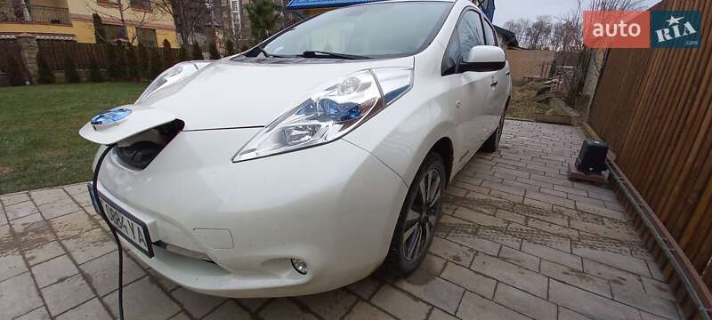Хетчбек Nissan Leaf 2015 в Івано-Франківську
