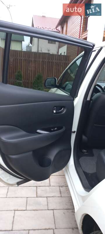 Хетчбек Nissan Leaf 2015 в Івано-Франківську