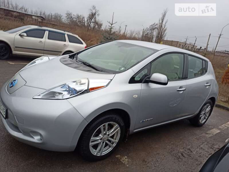 Хэтчбек Nissan Leaf 2012 в Кривом Роге