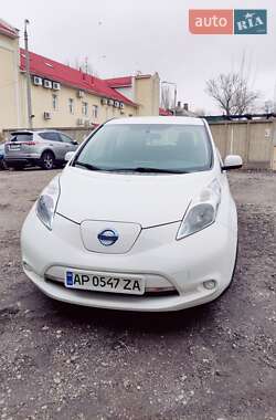 Хэтчбек Nissan Leaf 2014 в 