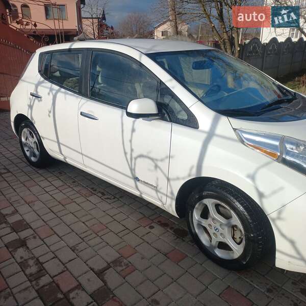 Хэтчбек Nissan Leaf 2013 в Ивано-Франковске