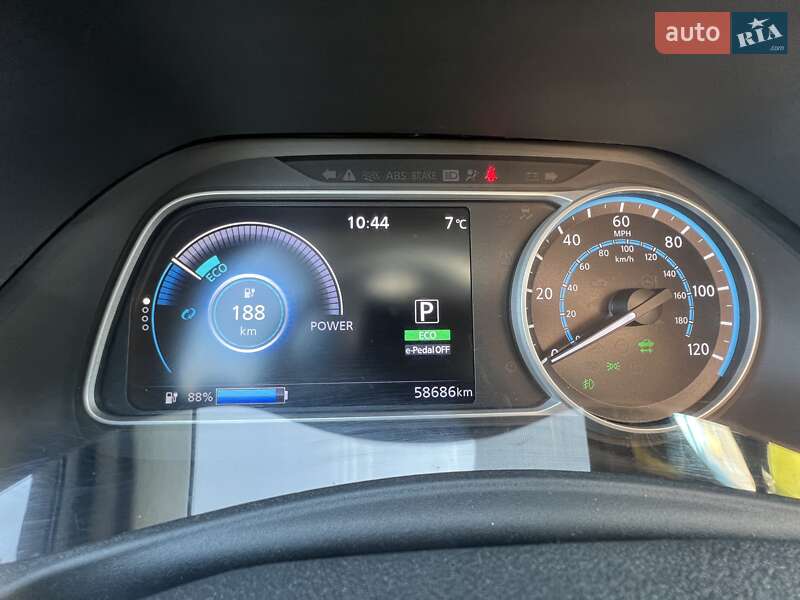 Хэтчбек Nissan Leaf 2018 в Киеве