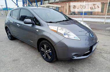 Хэтчбек Nissan Leaf 2014 в 