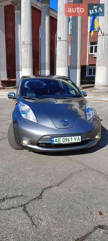 Хэтчбек Nissan Leaf 2013 в Кривом Роге