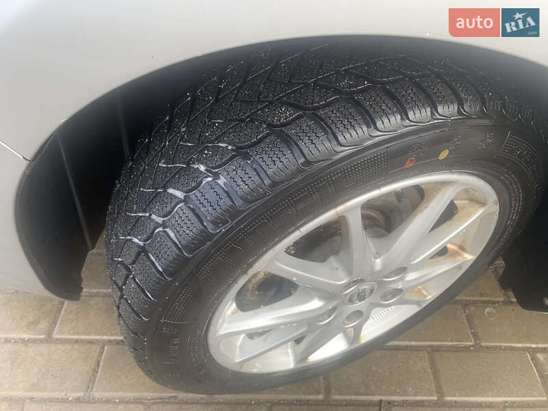 Хетчбек Nissan Leaf 2014 в Здолбуніві