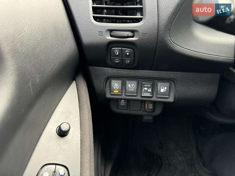 Хэтчбек Nissan Leaf 2014 в Полтаве