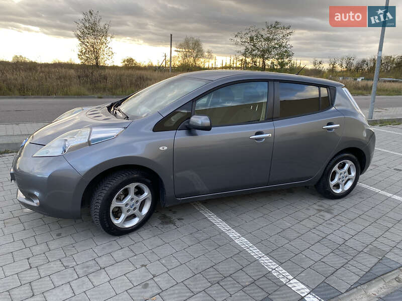 Хэтчбек Nissan Leaf 2014 в 
