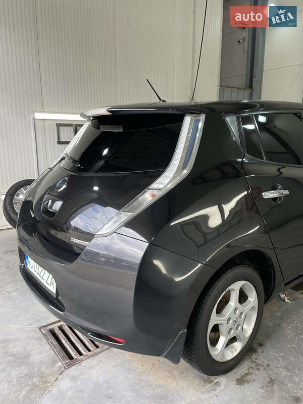 Хэтчбек Nissan Leaf 2014 в Черновцах