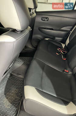 Хэтчбек Nissan Leaf 2014 в Черновцах