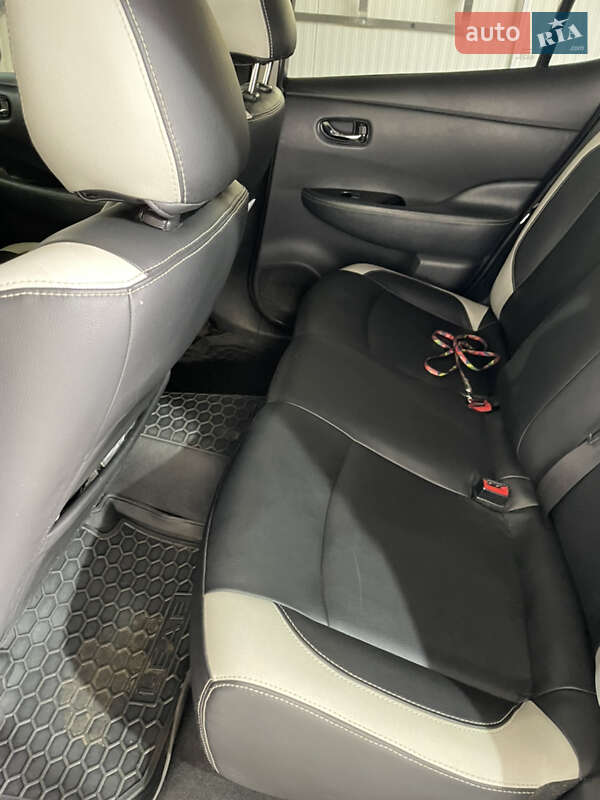 Хэтчбек Nissan Leaf 2014 в Черновцах