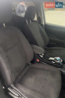 Хэтчбек Nissan Leaf 2016 в 