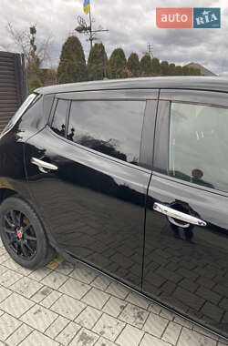 Хэтчбек Nissan Leaf 2016 в 