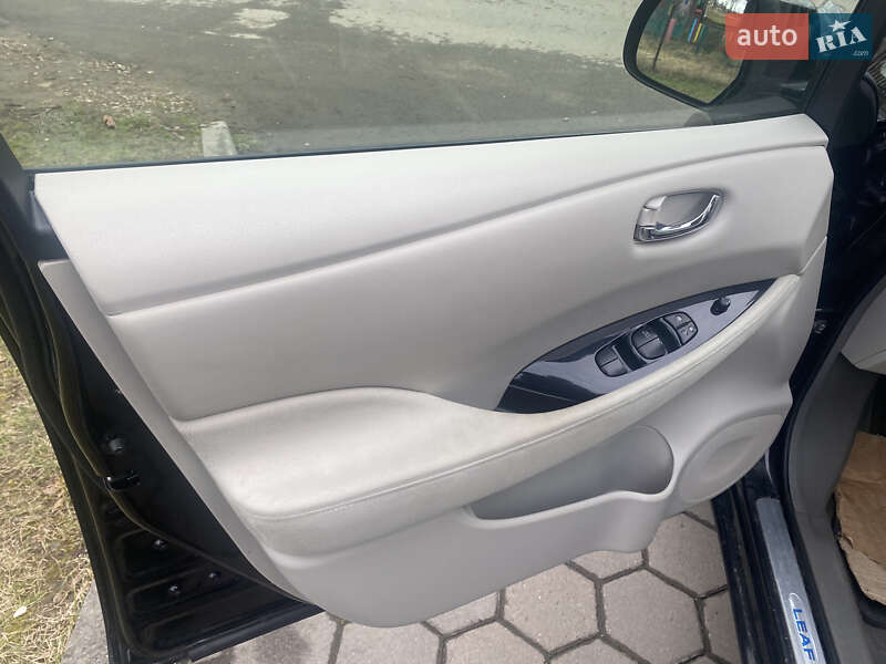 Хетчбек Nissan Leaf 2012 в Івано-Франківську